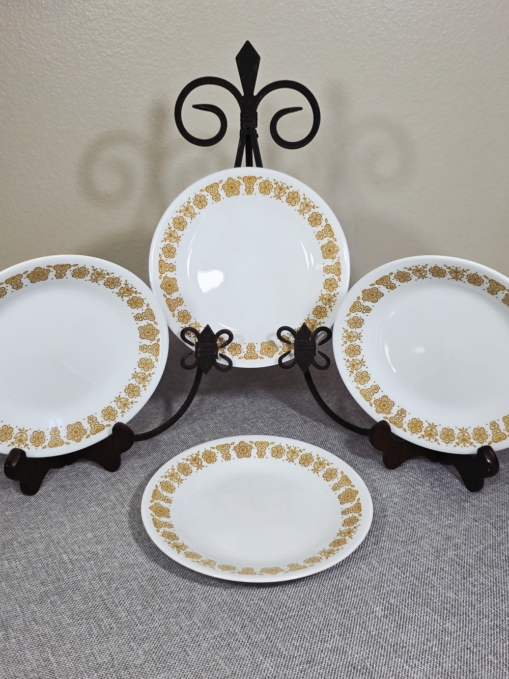 Corelle White Dinner Plates with Gold Floral Border